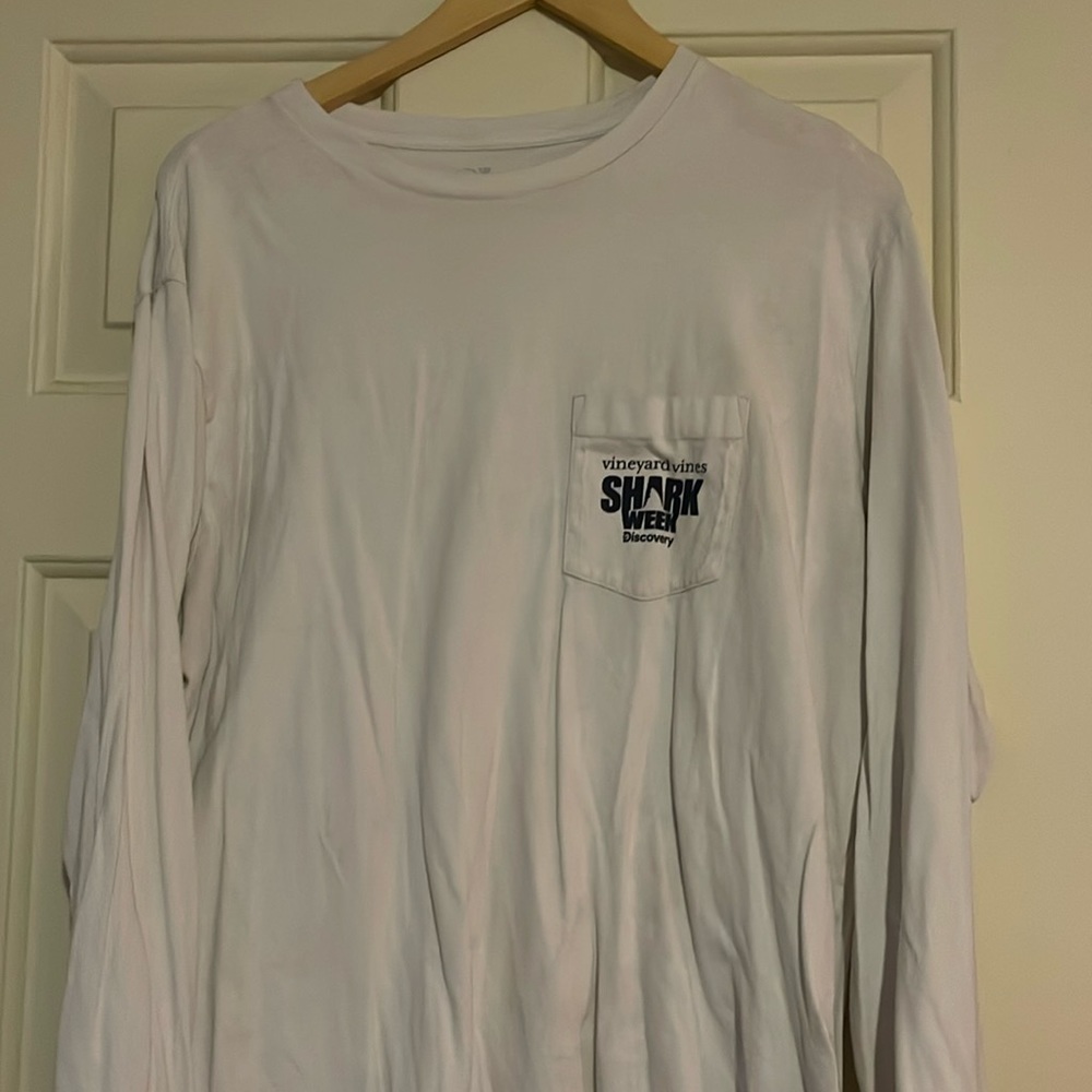 Vineyard vines tee